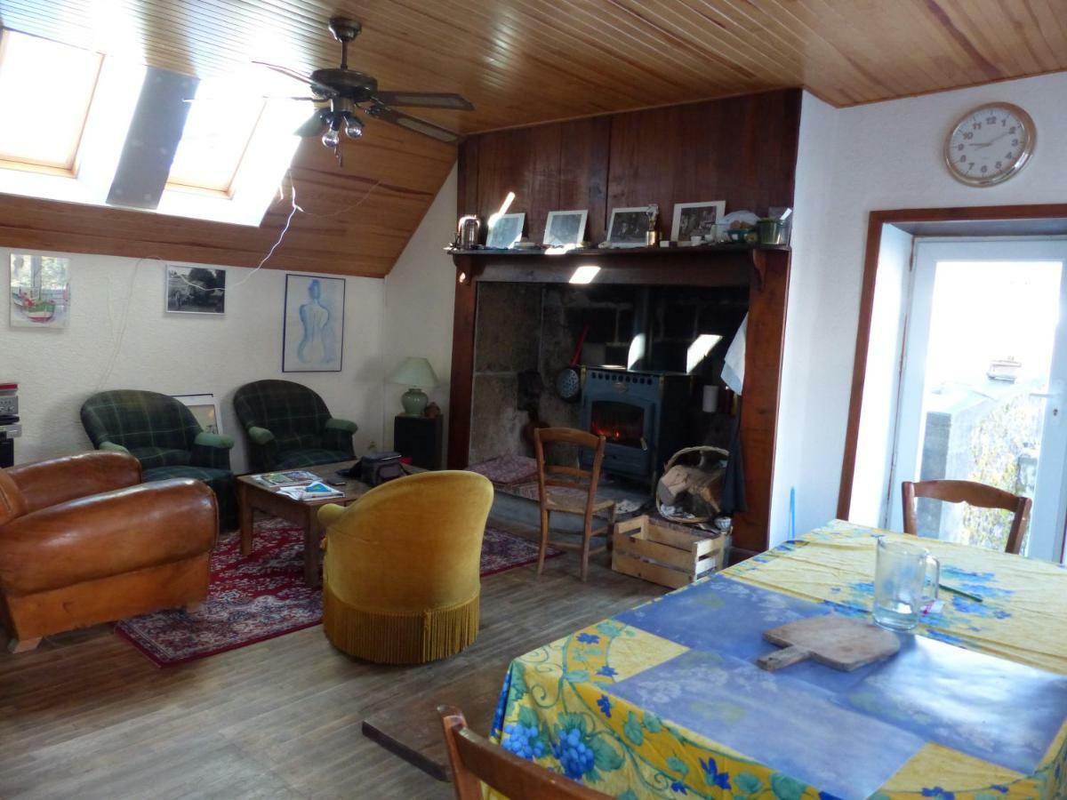 Saint-Projet-de-Salers Maison Du Pays De Salers Dans Le Parc Des Volcans D'Auvergne מראה חיצוני תמונה